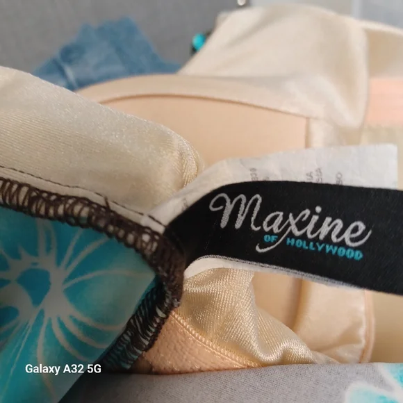 Maxine of Hollywood Cream and Blue Swimwear Size 16 - Picture 2 of 11